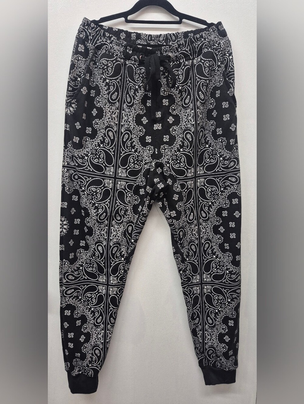 Victorious Los Angeles Bandana Paisley Jogger Pants Black & White XL